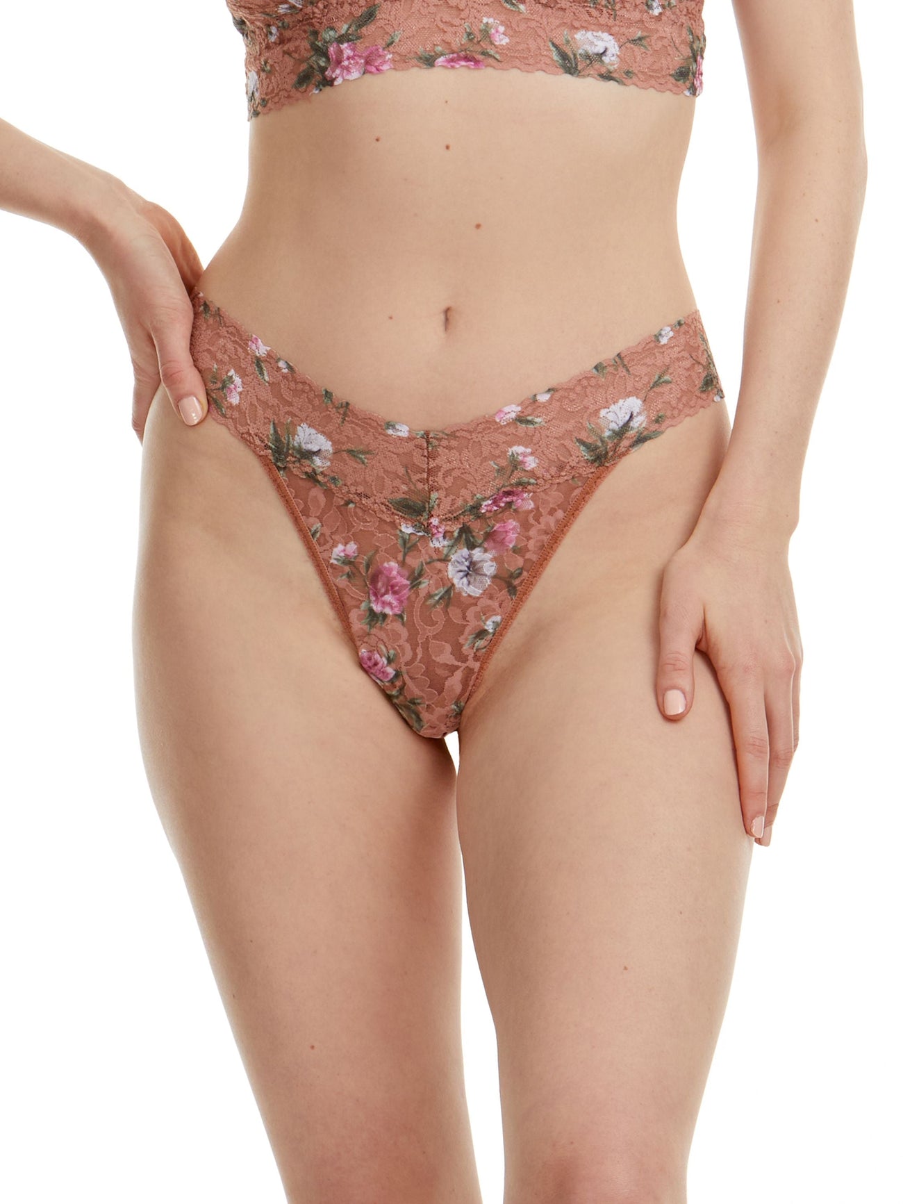 Hanky Panky: Signature Lace Low Rise Thong, Electric Orchid - Elise